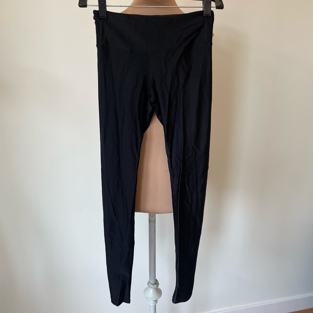 Pheel Barre3 Black Subtle Snake Print Black Athletic Leggings EUC Size XS